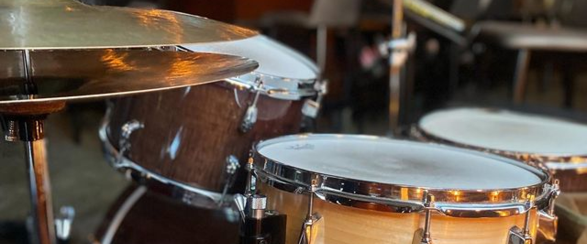 A drum set in Obladee with gorgeous mood lighting.