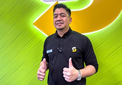 Darwin Manalo, restaurant manager at Subway 